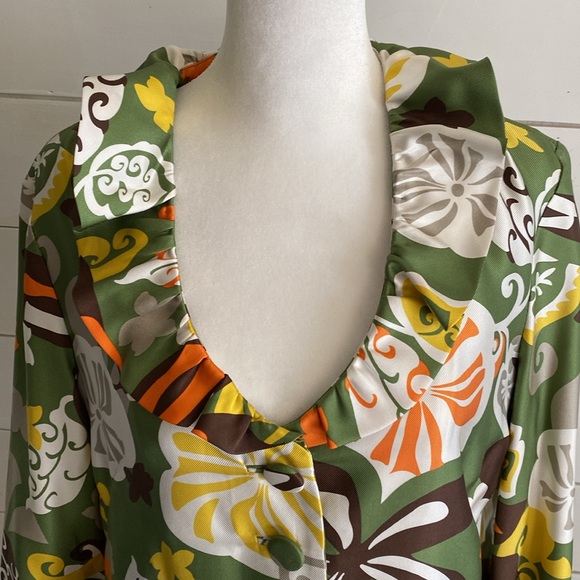 J Crew 100% silk dress. Size 12. Ruffle neck, side zip.Green floral, retro look. - Picture 2 of 16